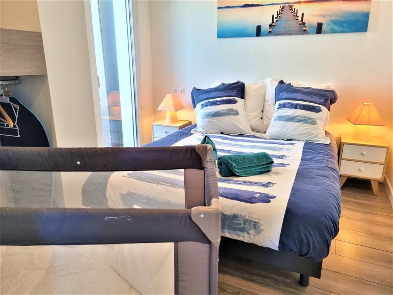 Chambre confort avec dressing et lit bébé