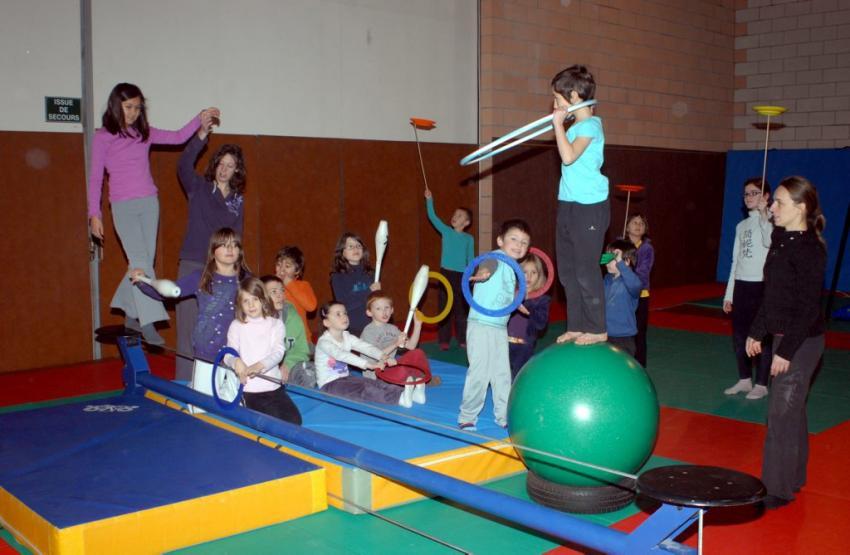 Eveil et Art du cirque -  Artissimo_Saint-Romain-le-Puy