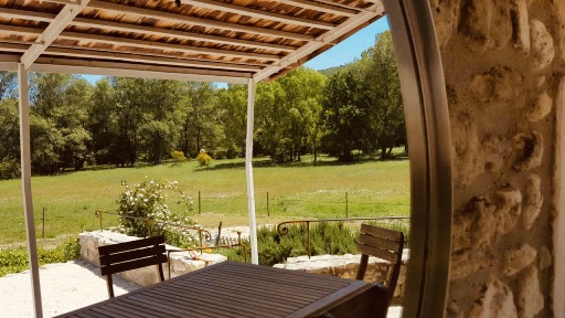Terrasse et jardin - La Croix du Grès - Gîte Le Mas du Marin