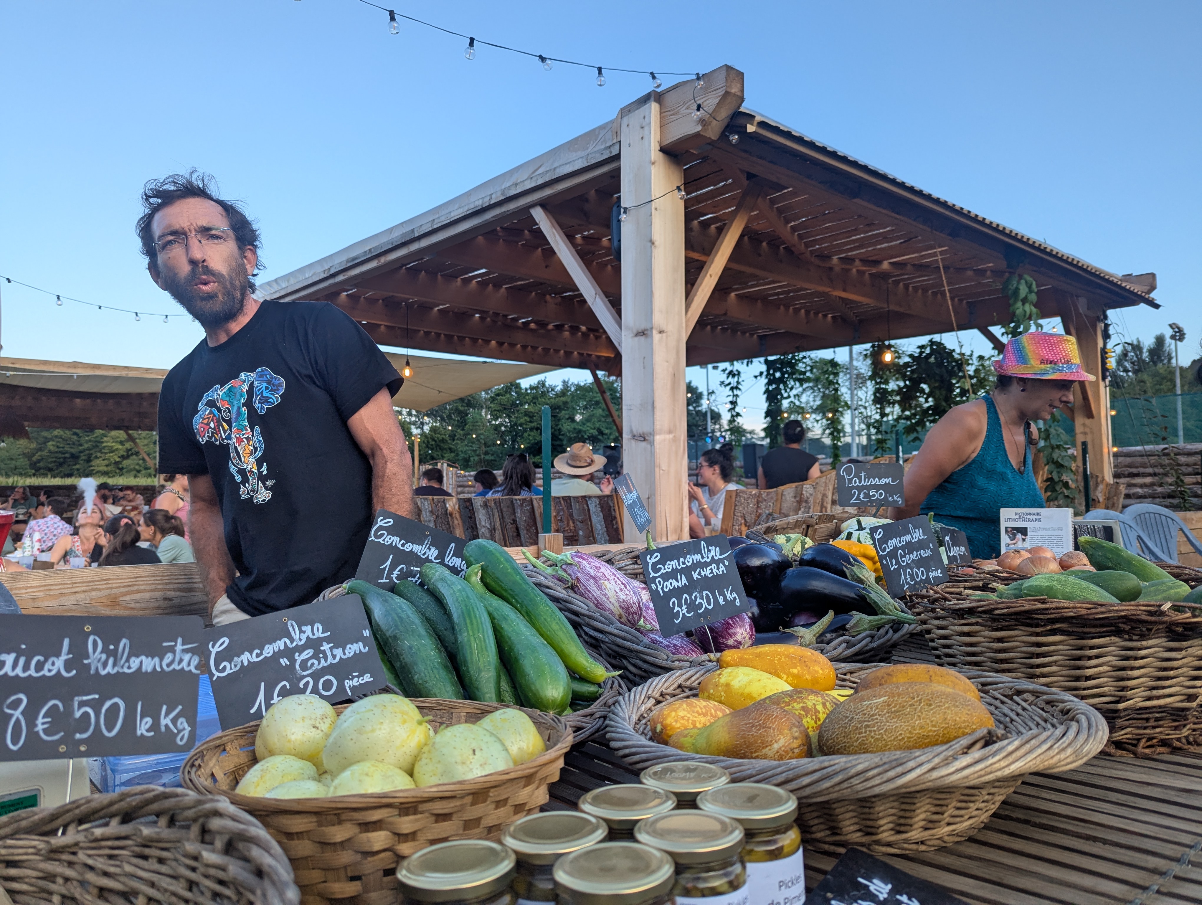 Marché estival des producteurs locaux + concert