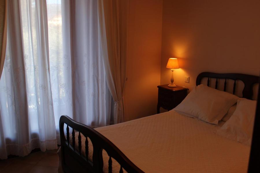 Gîte La Roche Rouge-Chambre Lit double-Colomars-Gîtes de France des Alpes-Maritimes