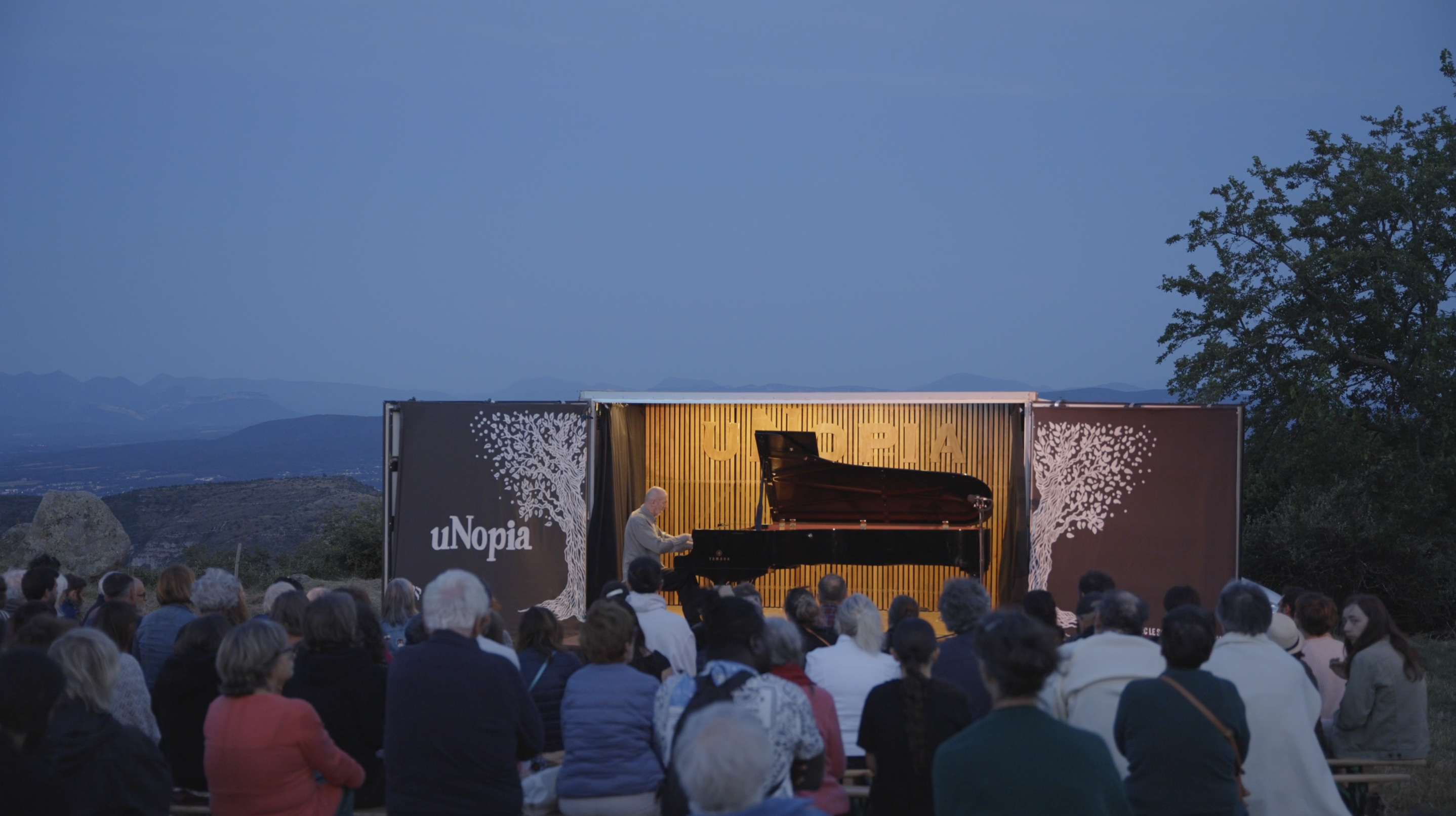 Concert piano