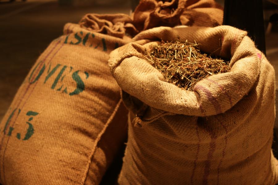 Caves de la Chartreuse - sac de plantes