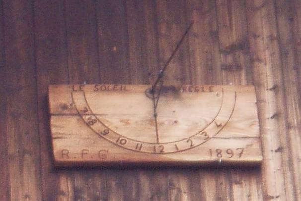 Cadran solaire en bois de l'Arpelin