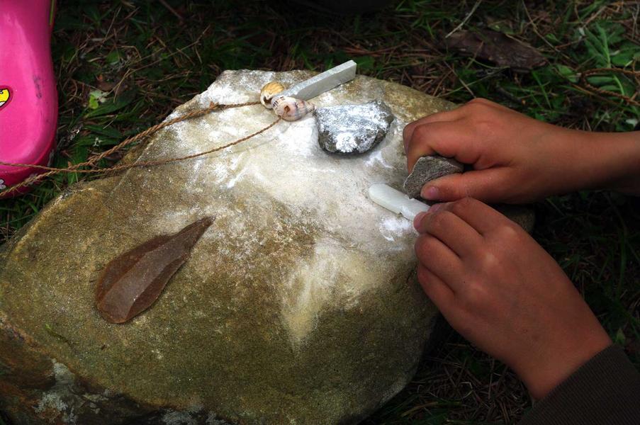 Créer sa parure animation préhistoire APECIMM Lalley