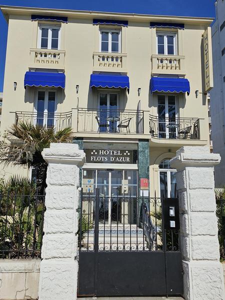 façade de l'hôtel vue de la Promenade 