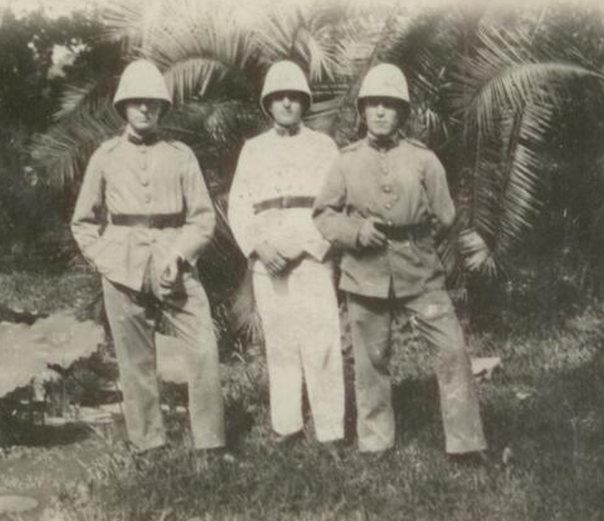Jean-Louis Grosso (à droite) durant son service militaire au Tonkin_GRHPT_Thurins