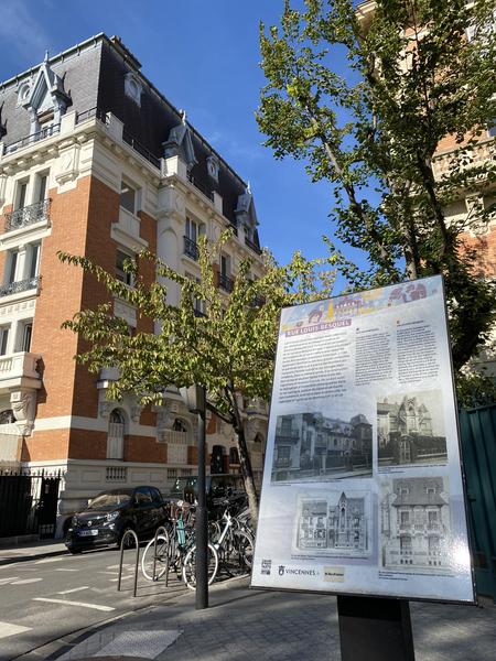 Panneau du patrimoine à l'entrée de la rue Louis-Besquel à Vincennes 