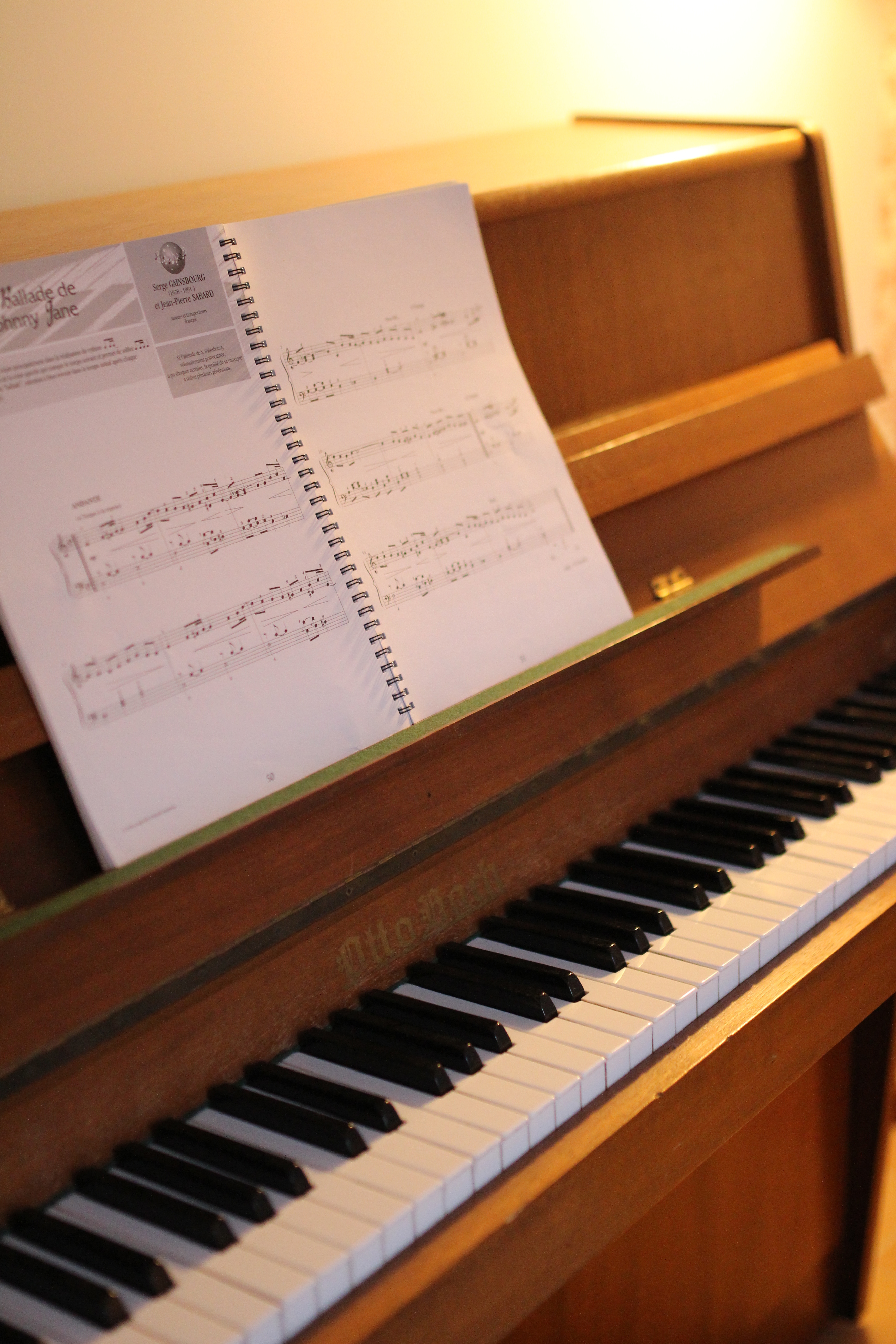 Au rez de chaussée, un piano