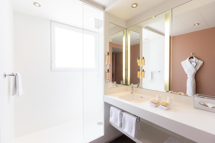 Salle de bain - chambre comptemporaine - 