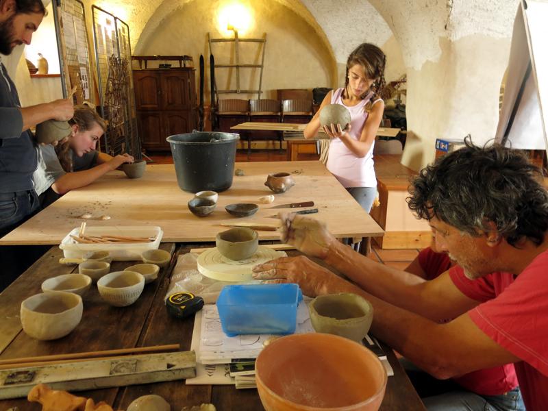 Animation préhistoire, atelier poterie du néolithique APECIMM Lalley Avers