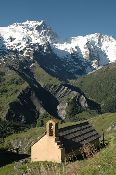 La Meije et chapelle des Hières