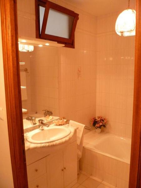 Gîte La Roche Rouge-Salle de bains-Colomars-Gîtes de France des Alpes-Maritimes