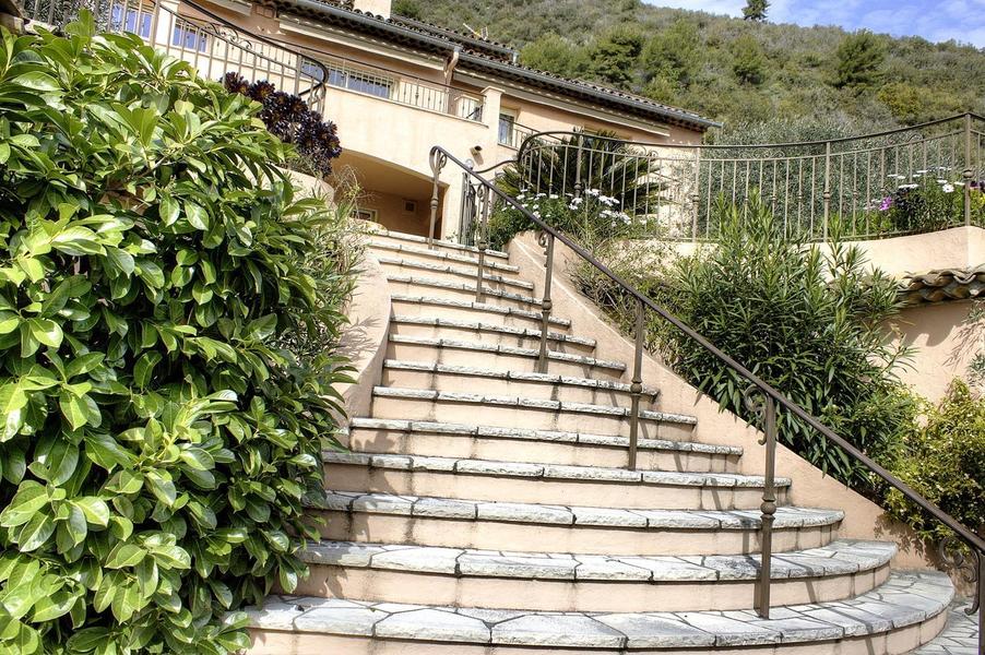Les Oliviers de St-Jeannet- Escalier d'accès vers restanque inférieure - Gîtes de France Alpes-Maritimes