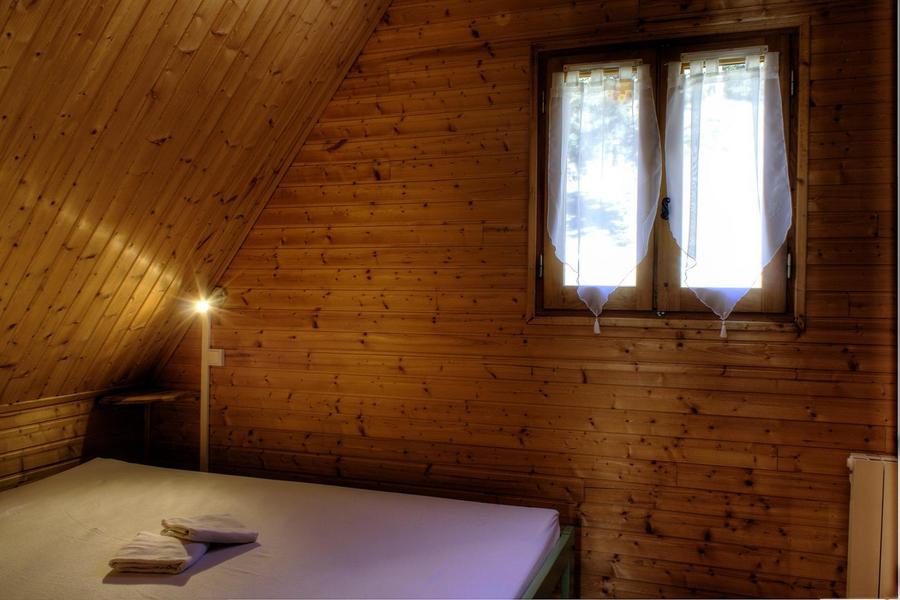 Gîte Pin-Chambre Lit double/Fenêtre-La Bollène-Vésubie-Gîtes de France des Alpes-Maritimes