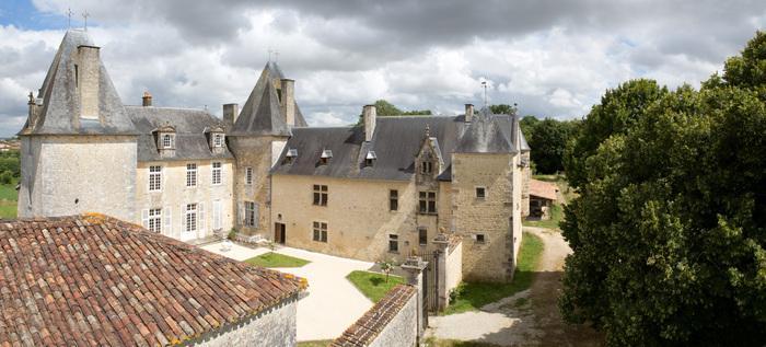 Démonstration autour du four à pain du château