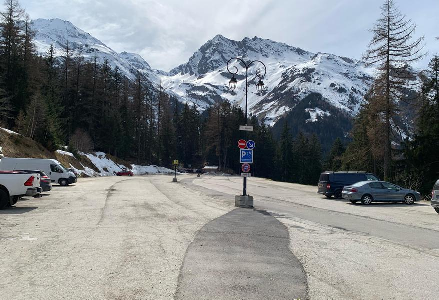 Parking extérieur Les Mélèzes_Sainte-Foy-Tarentaise