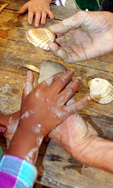 Animation préhistoire, atelier poterie du néàlidthique APECIMM
