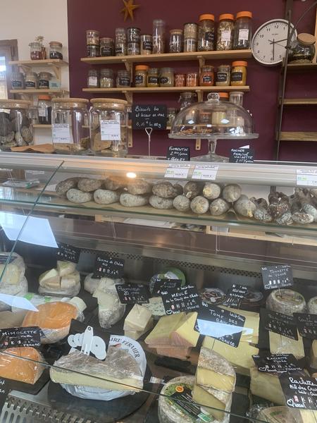 Fromages / charcuterie / épices