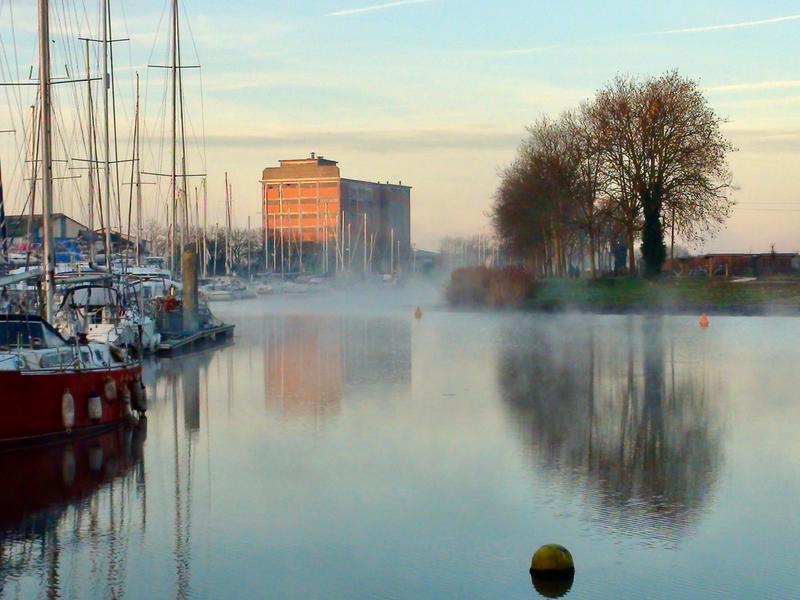 Silo dans la brume