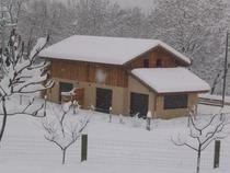 Le gîte est situé à 8mn entre deux stations de skis familiales Bernex et Thollon