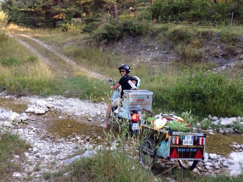 scoot nomad bivouac en famille en scooter drome provençale