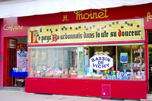 Accueil et d&eacute;gustations &agrave; la Confiserie Moinet