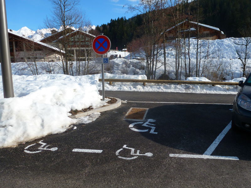 Place personne mobilité réduite gare routière