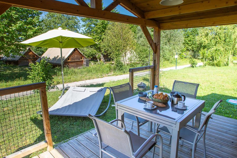 Terrasse_Grand Jardin_Camping Détente et Clapotis