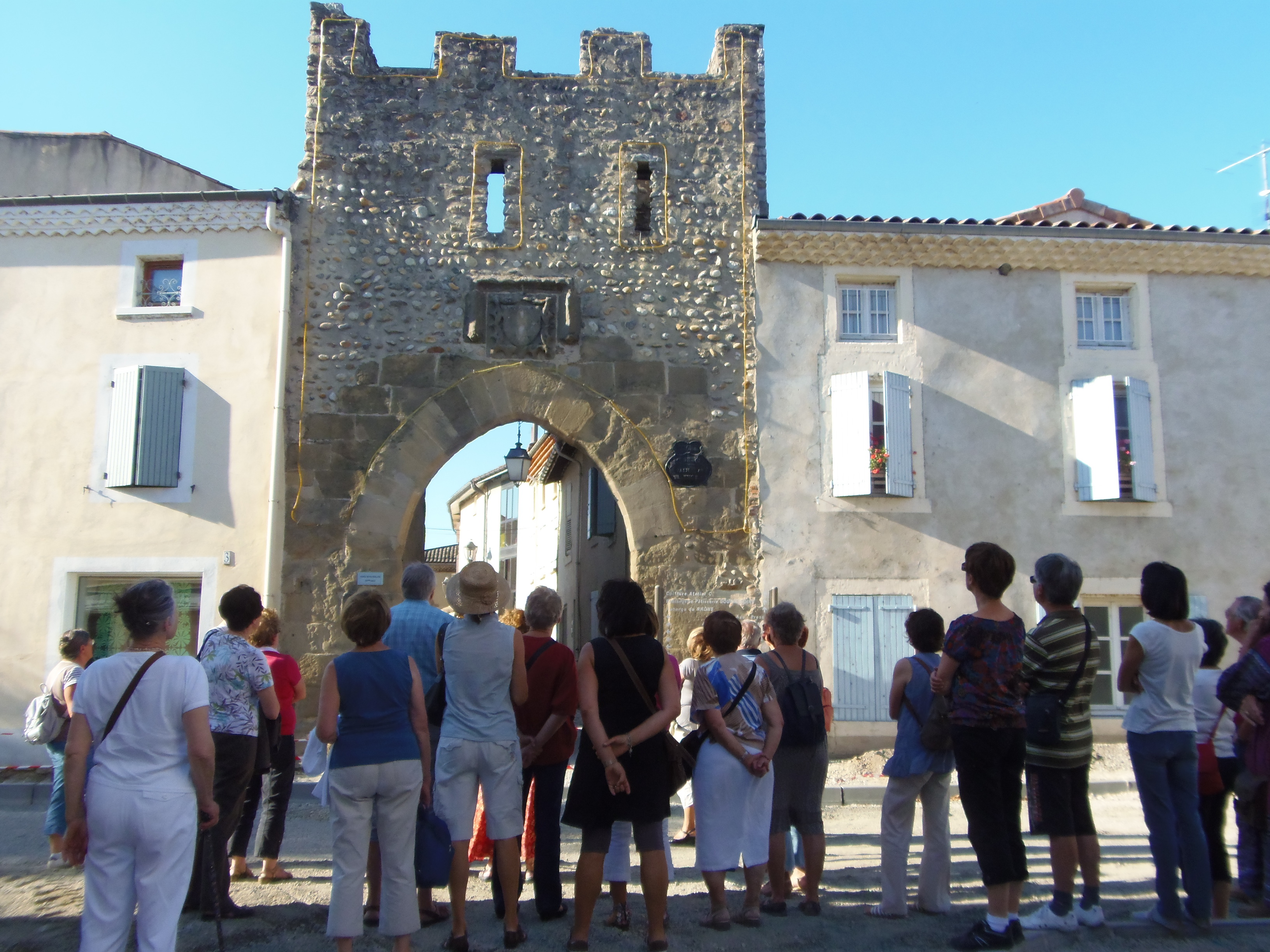 Visite guidée devant Porte rousillon