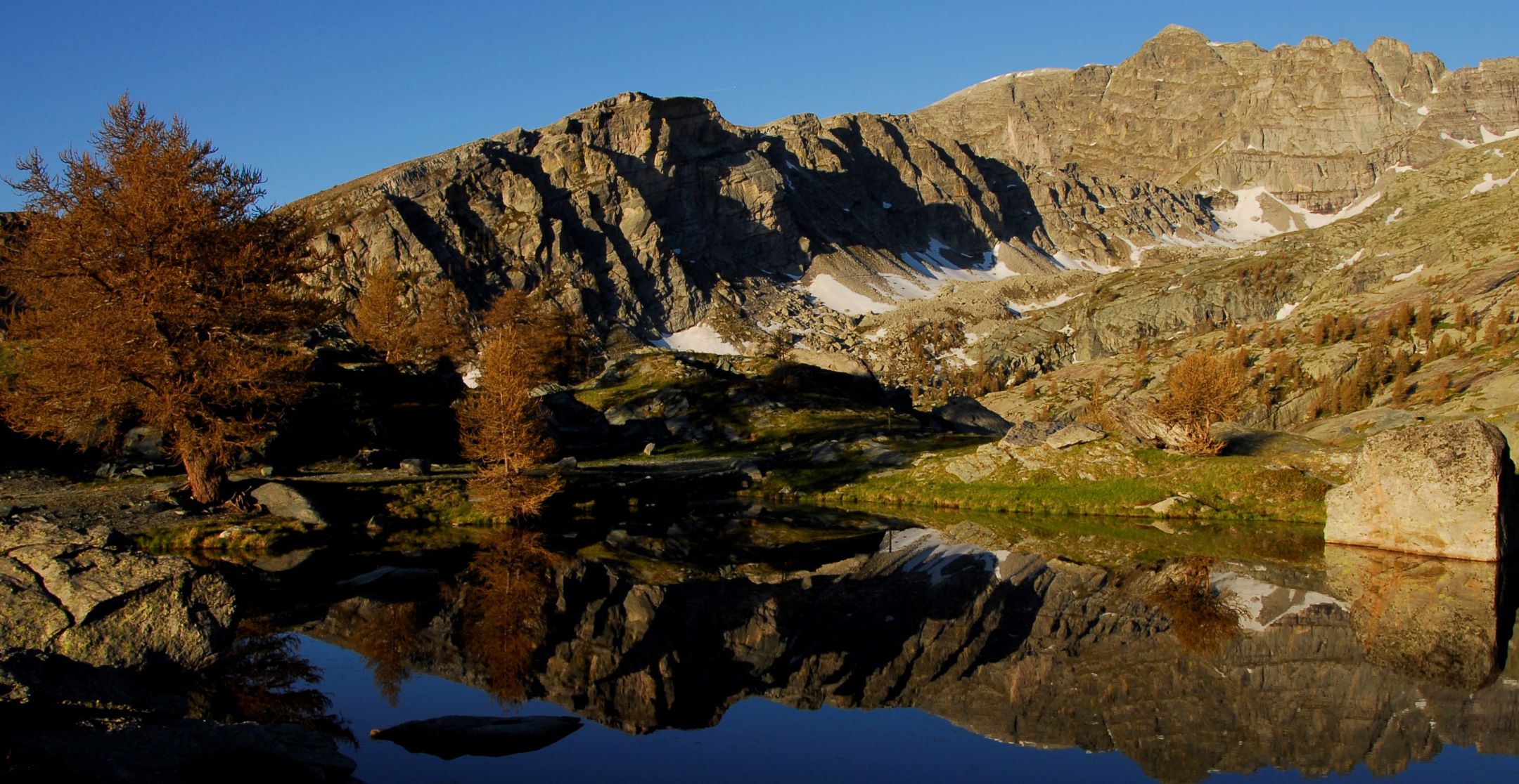 Mont Bégo en arrière plan