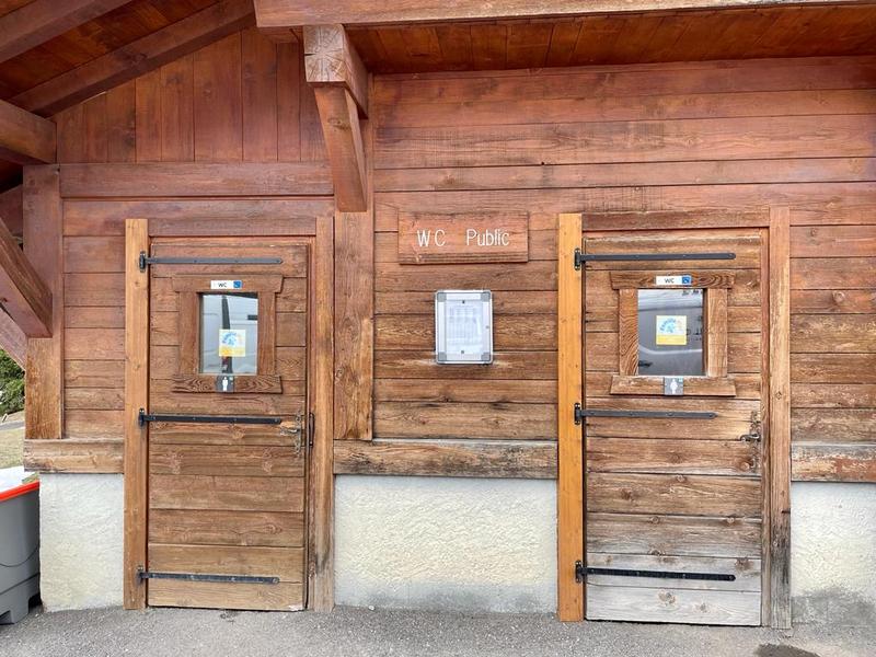 Toilettes accessibles à Cuchet_Combloux