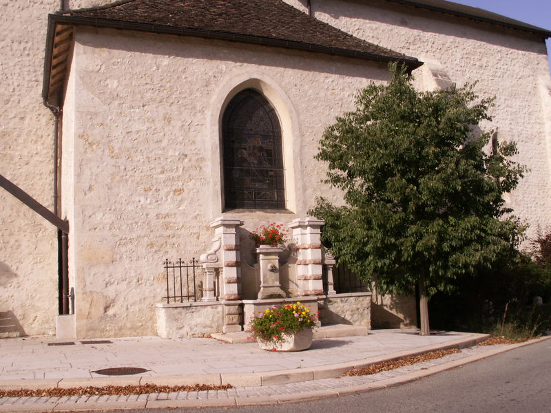 Fontaine église Ceyzérieu