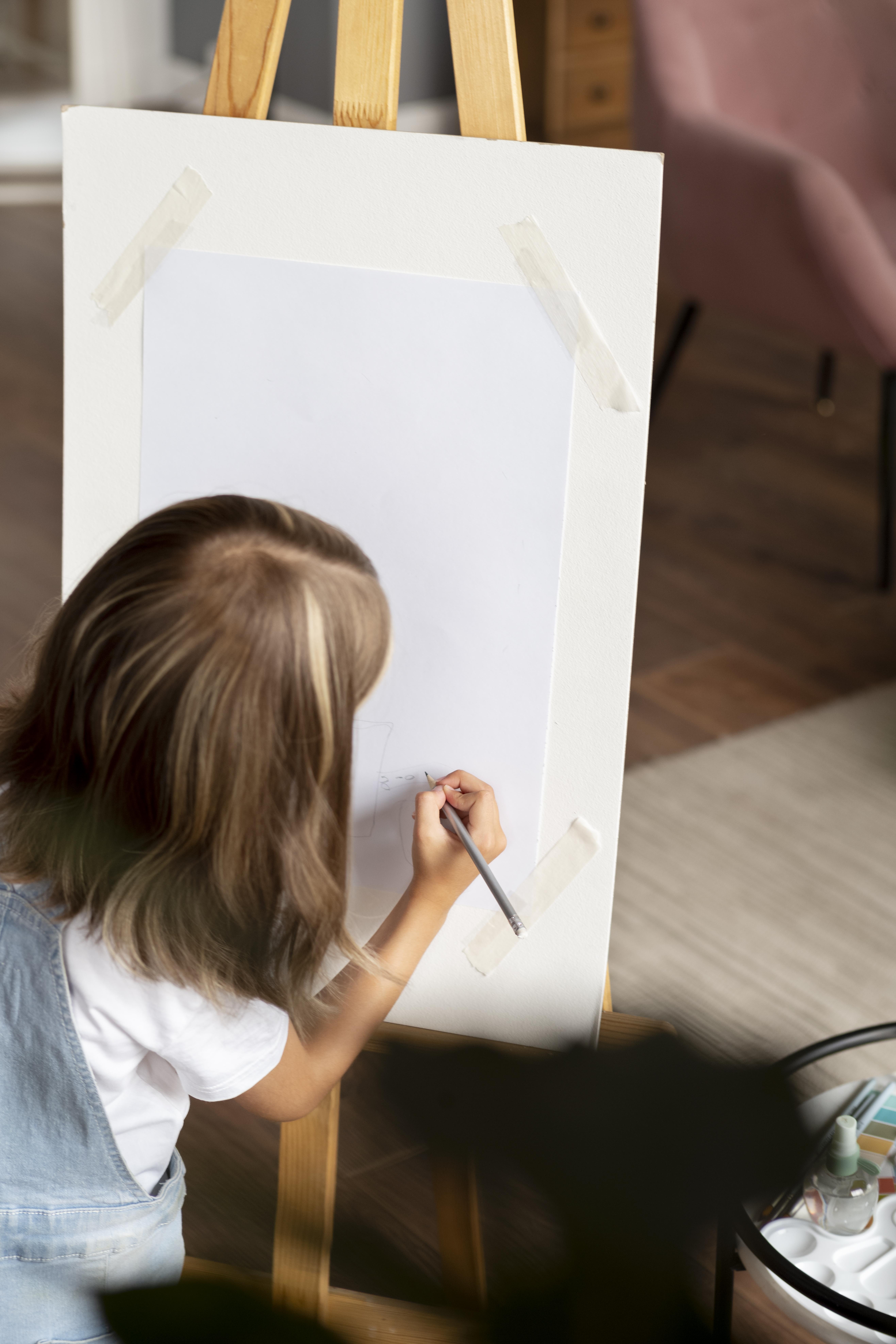Petits portraitistes en herbe : atelier création collage & dessin