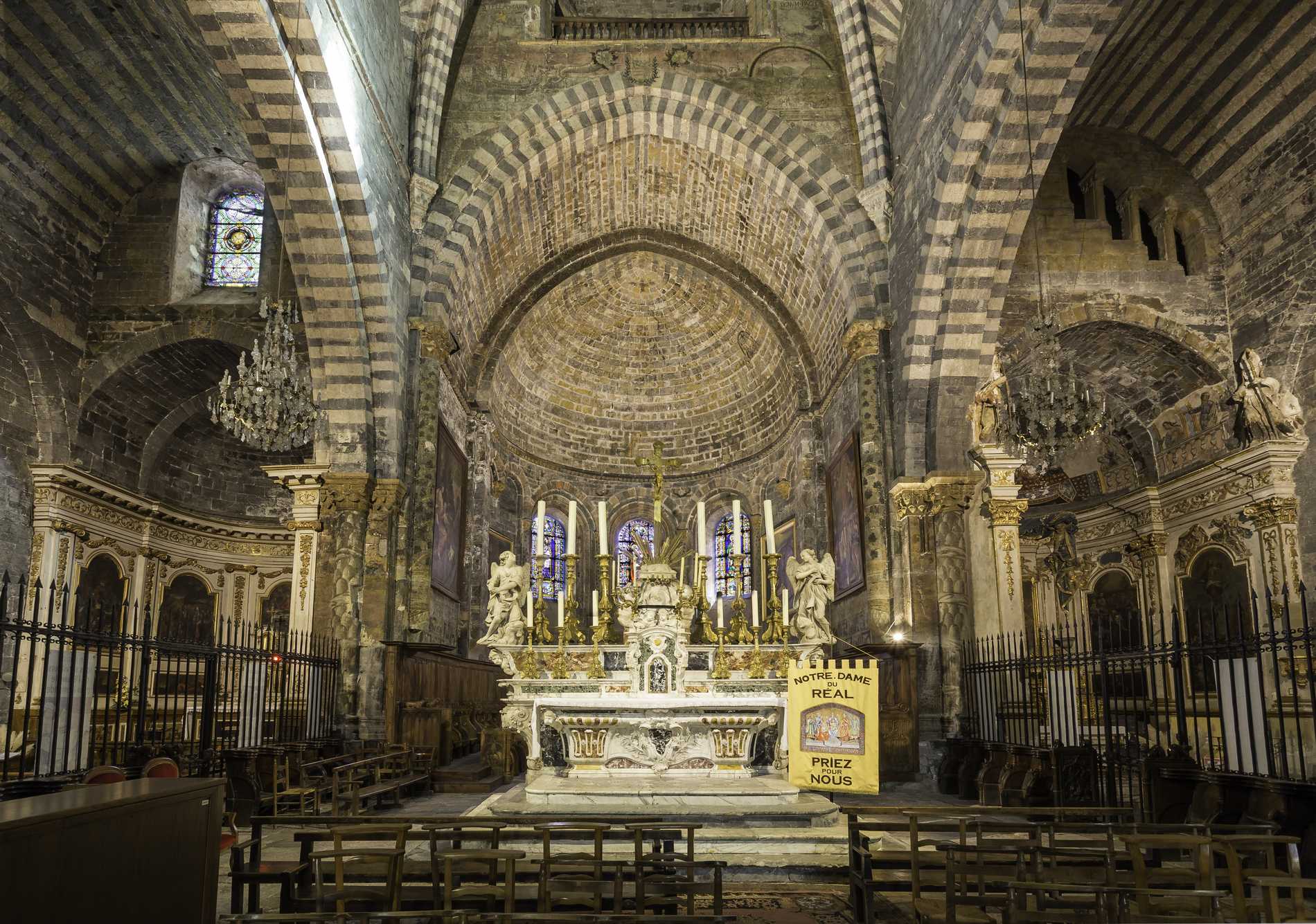 Rondleiding: kathedraal Notre-Dame-du-Réal, 800 jaar oud