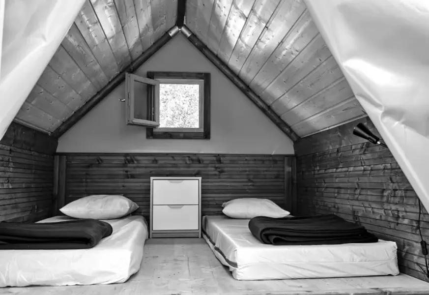 Cabane bivouac_Chézery-Forens