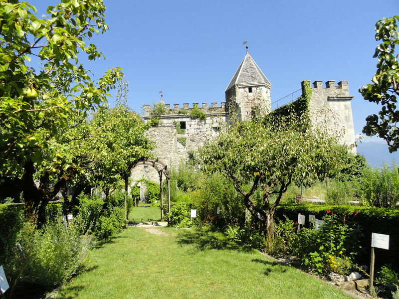 Jardin du château de Miolans