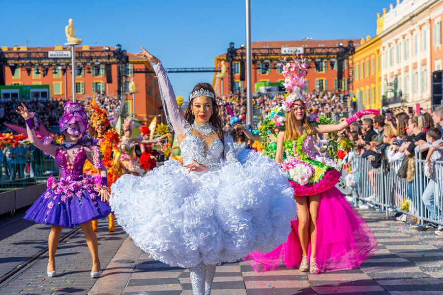 Bataille Des Fleurs Du Carnaval De Nice – Maison Du Tourisme De La ...