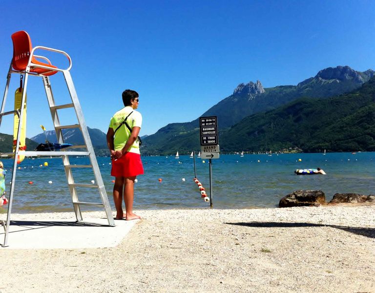 doussard_plage_bout_du_lac_maitre_nageur