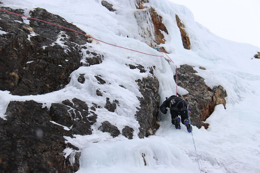 Escalade sur cascade de glace