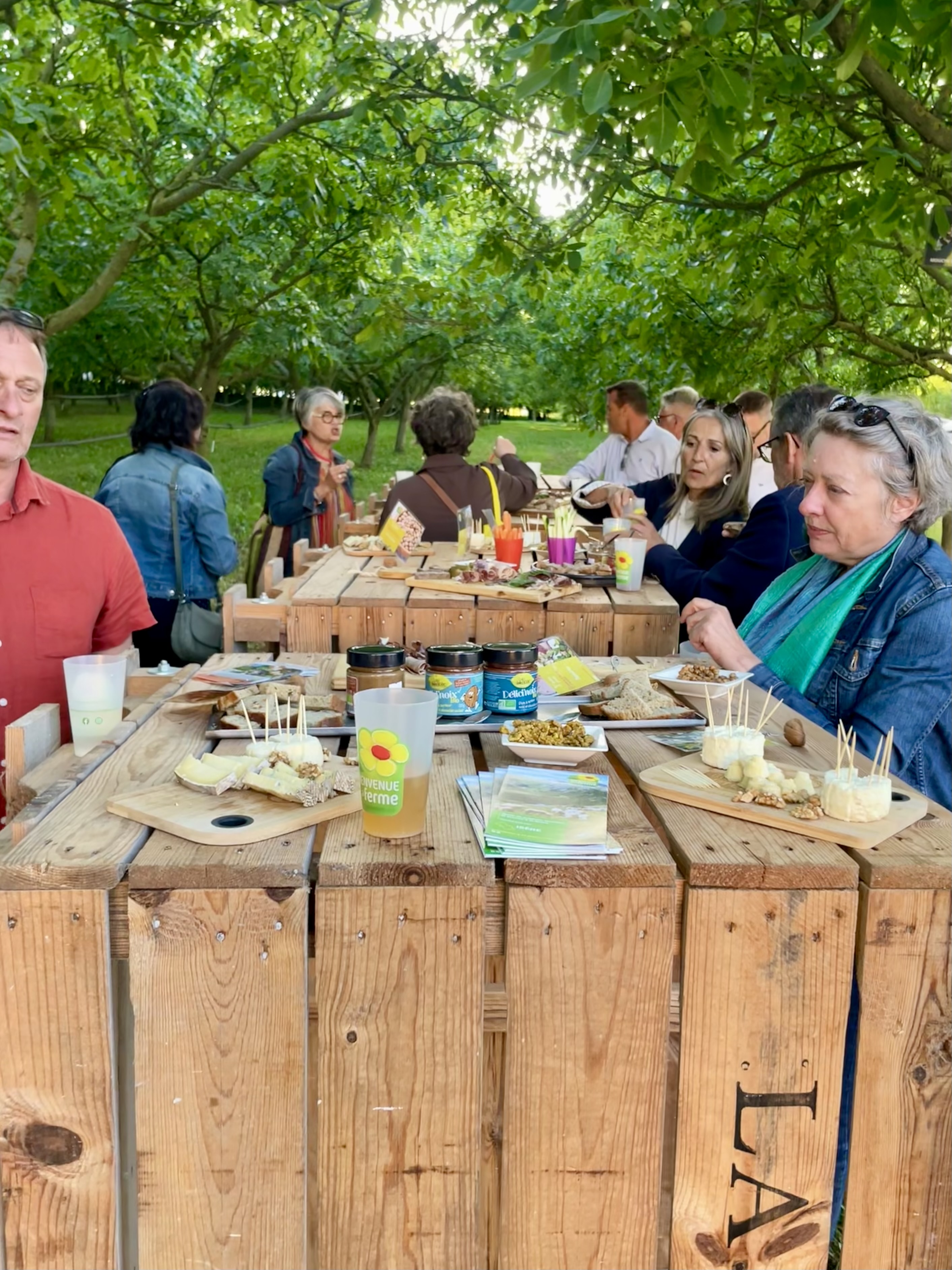 Apéritif dinatoire soirée gourmande sous les noyers