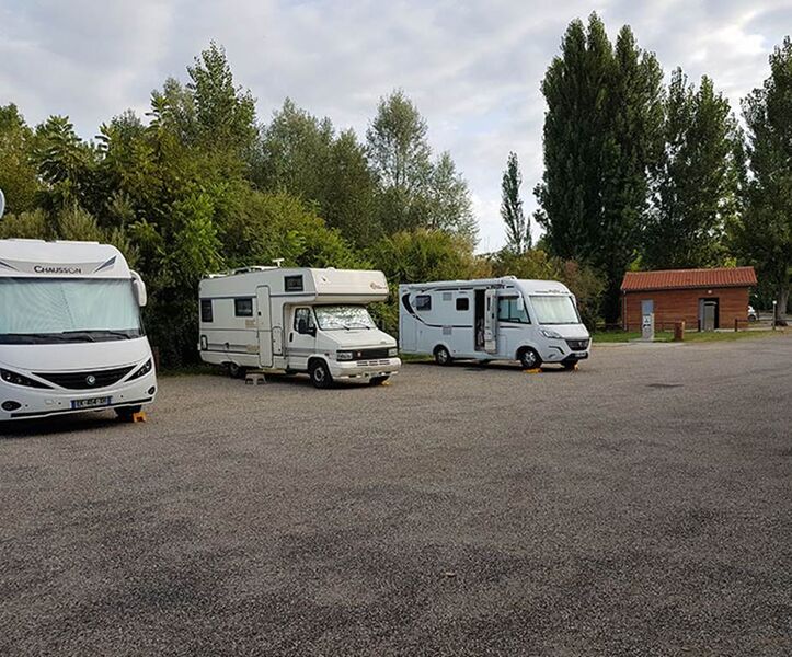 Aire de camping-car de la Base de Loisirs de la Confluence