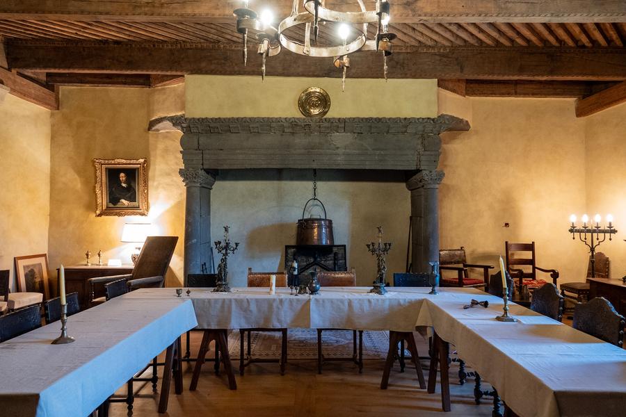 Meyras - Intérieur au château de Hautsegur ©sourcesetvolcans