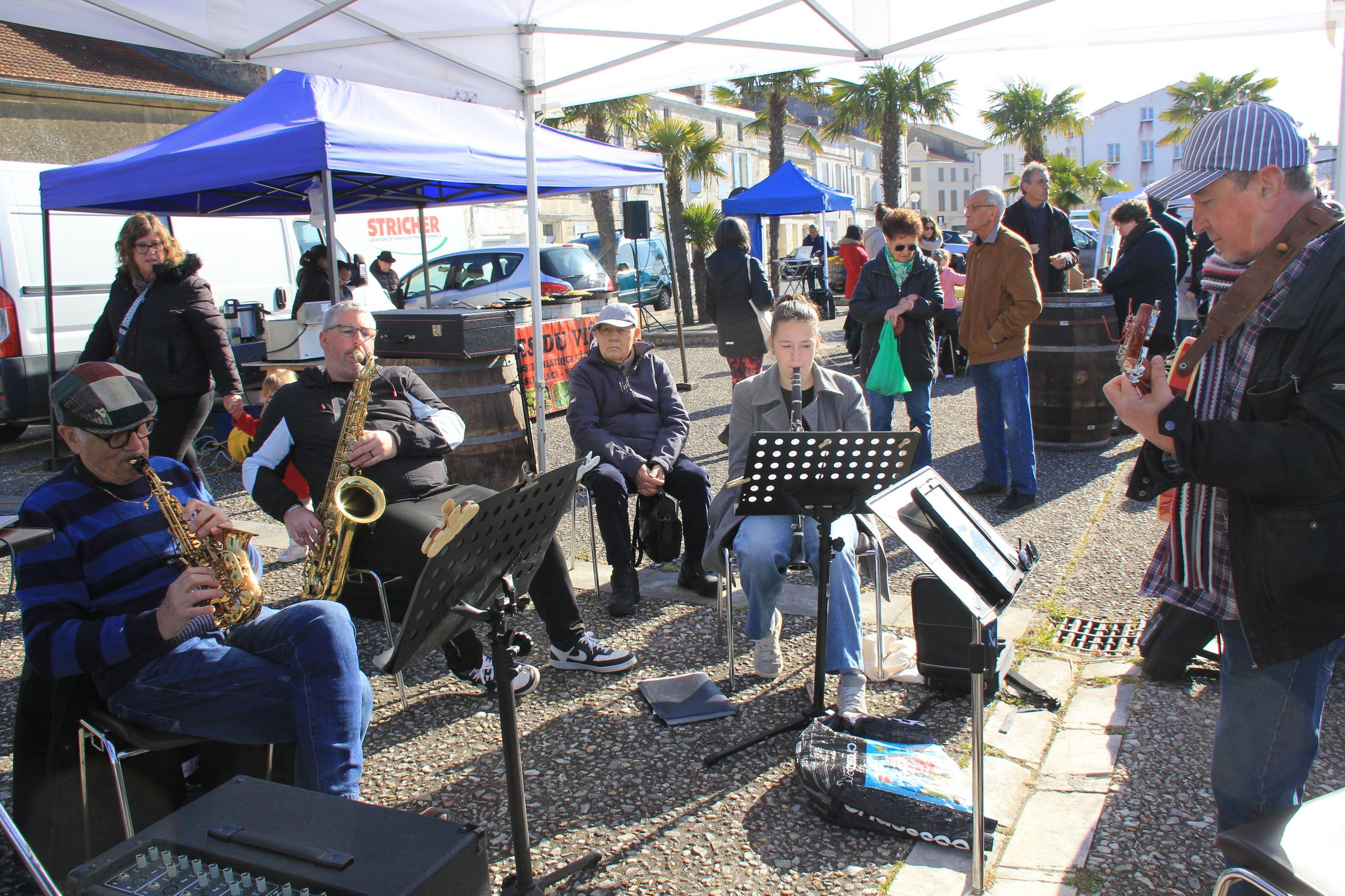 Tonnay fête l'été et la musique avec son marché