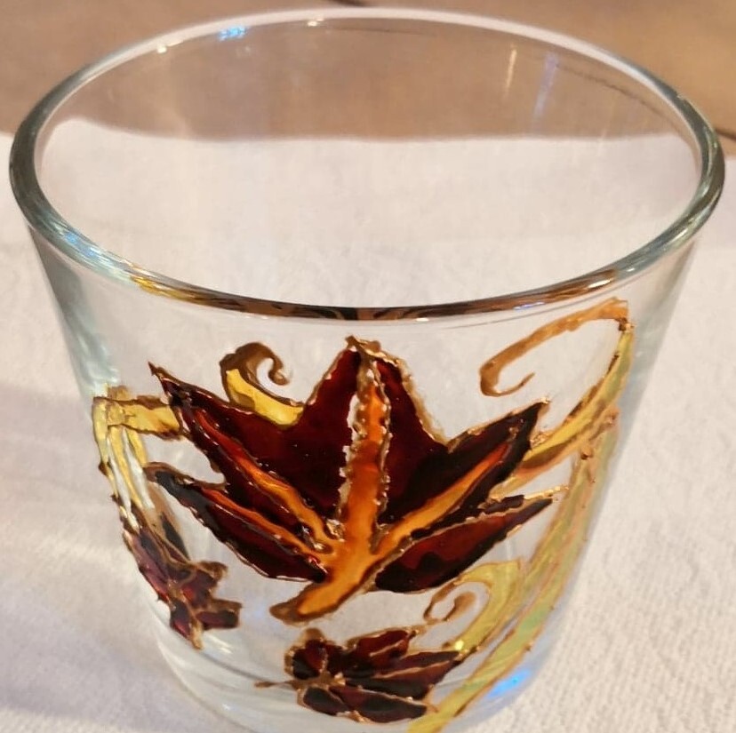 Colorer la transparence : atelier de peinture sur verre