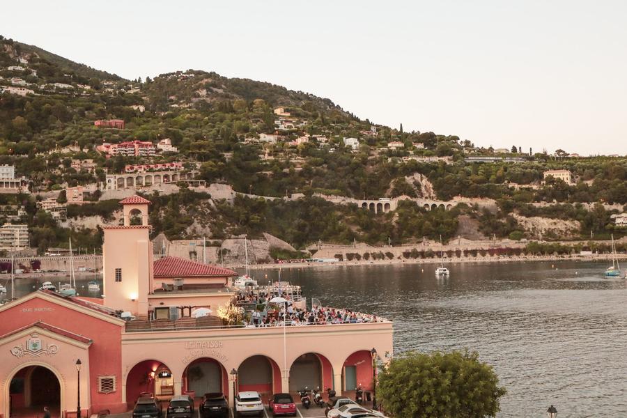 2-La MayssaBeach, restaurant Villefranche-sur-mer, restaurant poisson, cuisine méditerranéenne, terrasse au soleil, cocktails Villefranche-sur-mer, restaurant au soleil, cuisine méditerranéenne, restaurant moderne, nice view