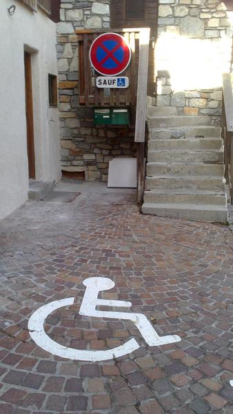 Place de parking handicapée