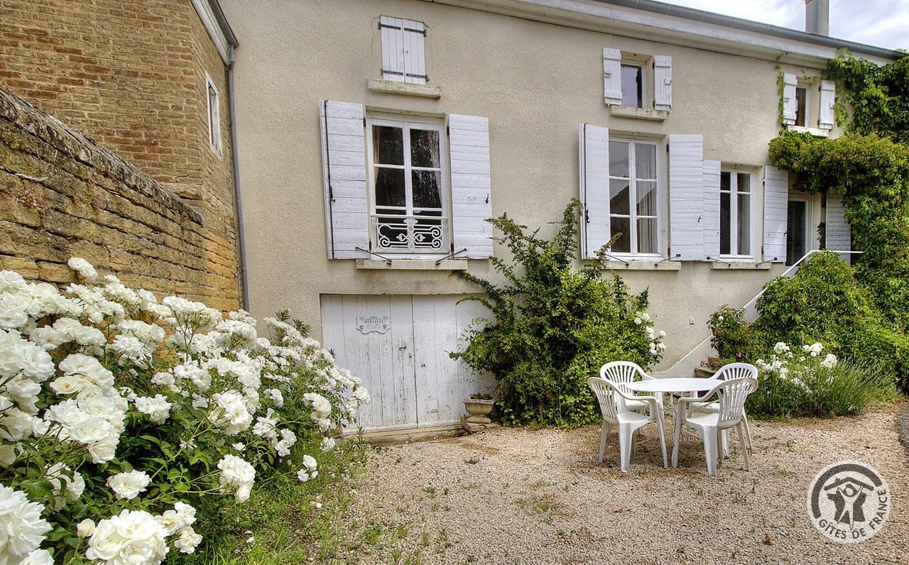 'Gîte des Bruyères' à Denicé, dans le Beaujolais, à proximité de Villefranche-sur-Saône, dans le Rhône.