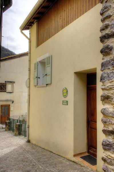 Gîte L'Armourier 1-Entrée du gîte-Saint-Sauveur-sur-Tinée-Gîtes de France des Alpes-Maritimes