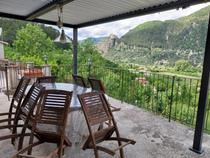 Terrasse avec vue sur la citadelle et les oliviers